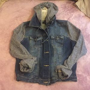 Denim jacket with cotton sleeves
